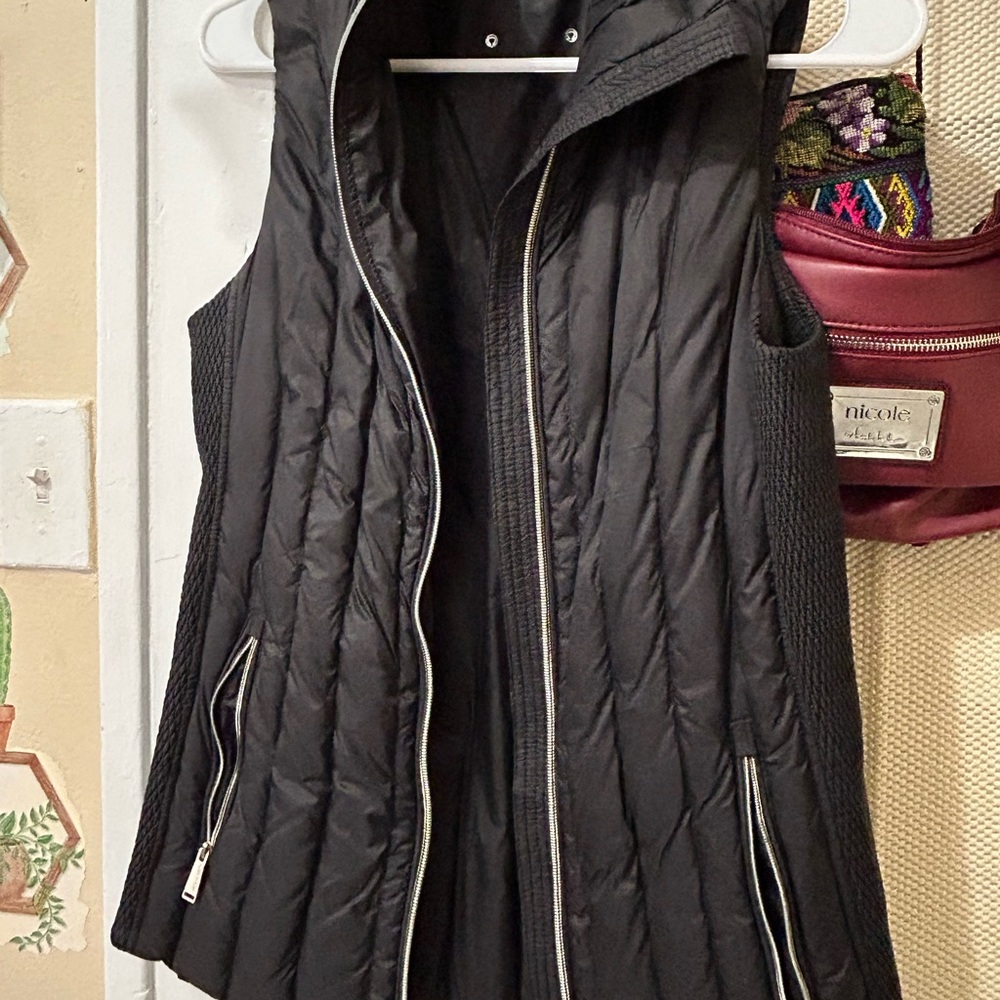 Black Calvin Klein Performance Puffer Vest! With zipper and zipper pockets